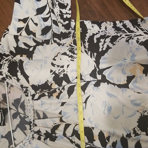 Karl Lagerfeld Floral & Leaf Print Short  Sleeve Top - Picture 7 of 9